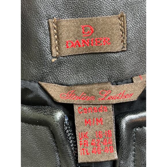 Vintage Danier Italian Soft Leather zip up vest, size medium, made in Canada - Picture 3 of 13